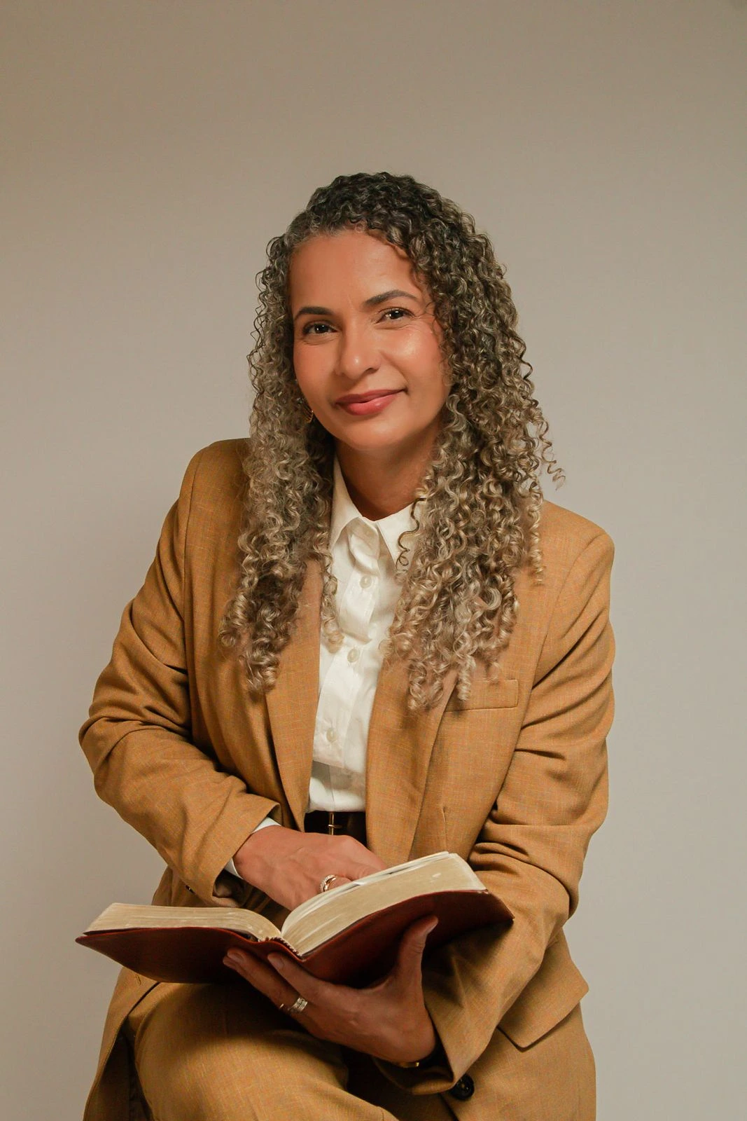 Retrato profissional de Elisangela Martins, mentora da Escola Mulher Sábia